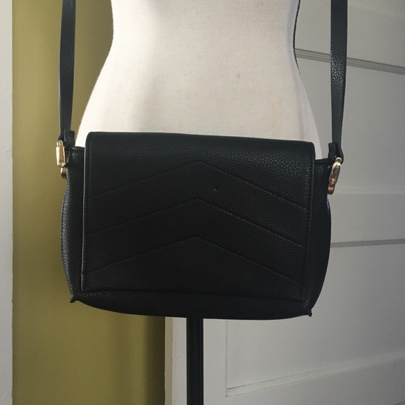 Zara Handbags - Zara Basic Black Crossbody Purse Bag